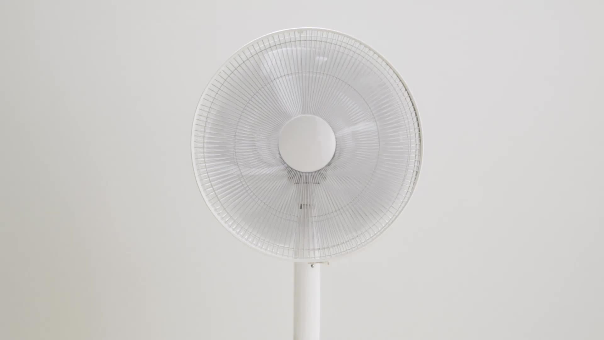Video of dyson-cooltrade-am07-tower-fan-white-amp-silver
