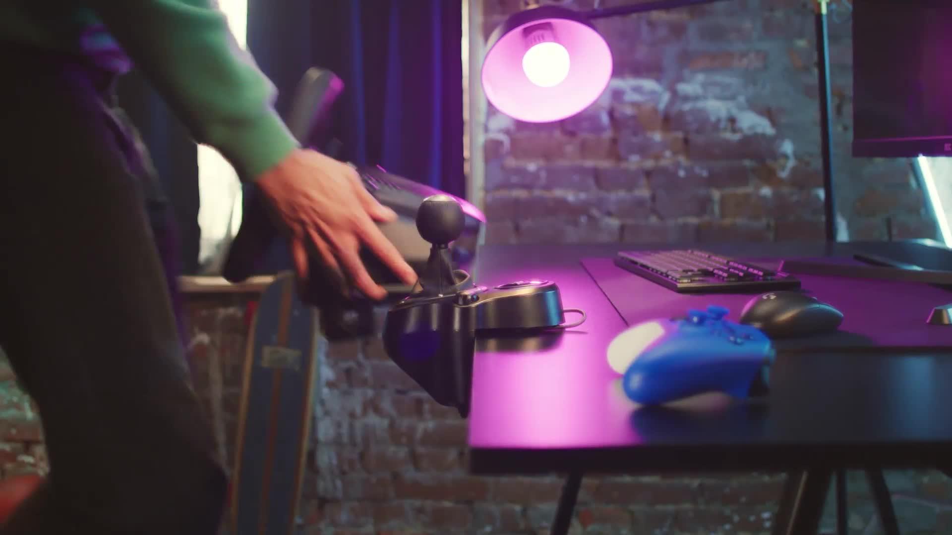 Video of logitechg-g923-racing-wheel-and-pedals-trueforce-up-to-1000-hz-force-feedback-for-xbox-series-xs-xbox-onepc-black