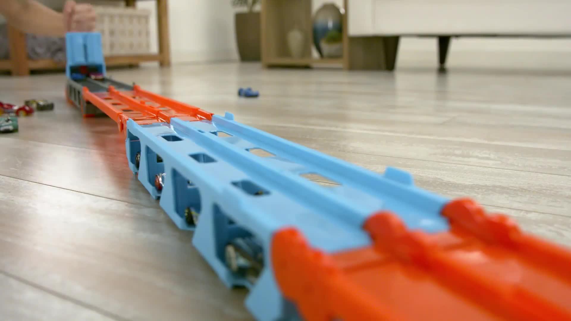 Video of hot-wheels-speedway-hauler-carrier-with-3-toy-cars