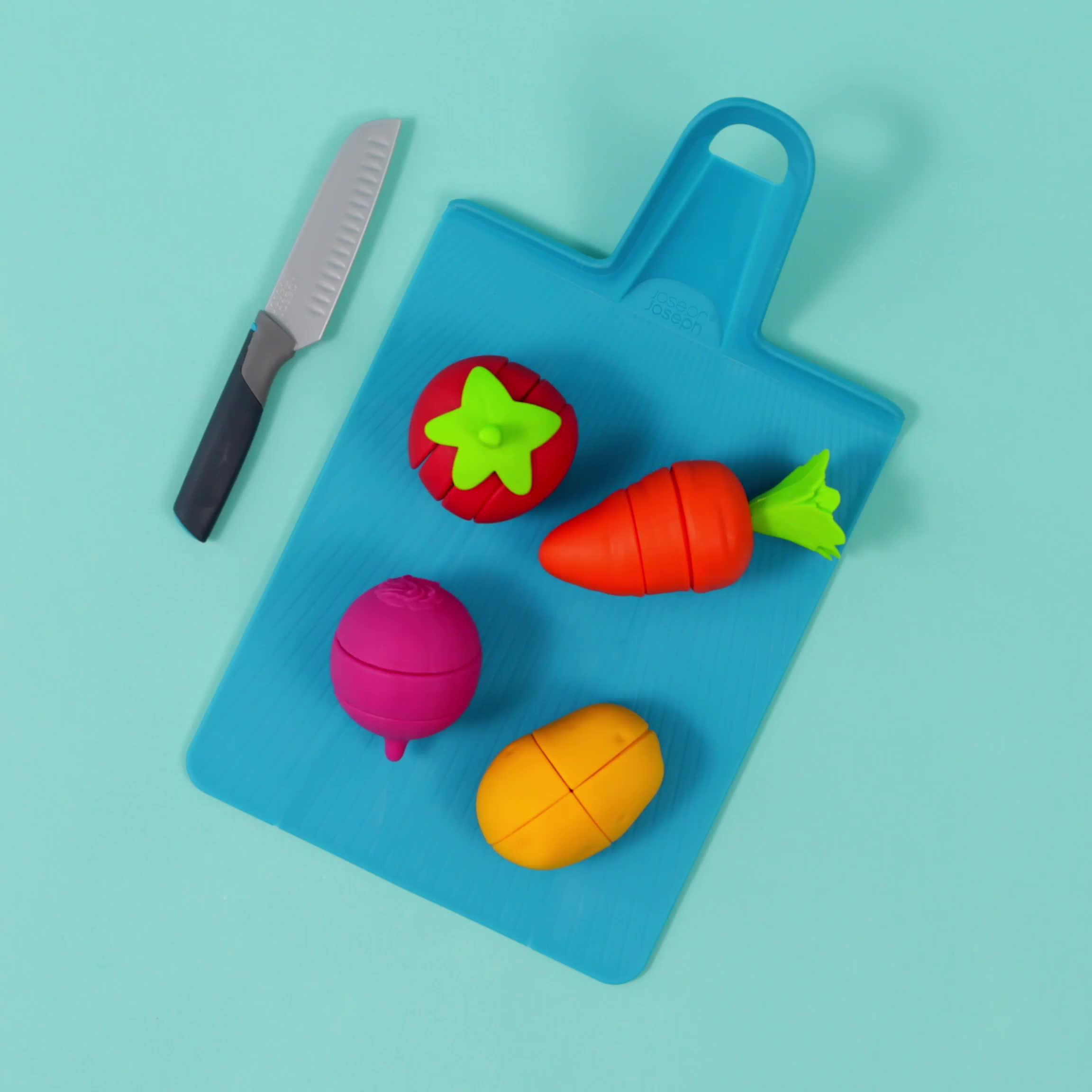 Video of joseph-joseph-play-pretend-food-amp-chopping-board