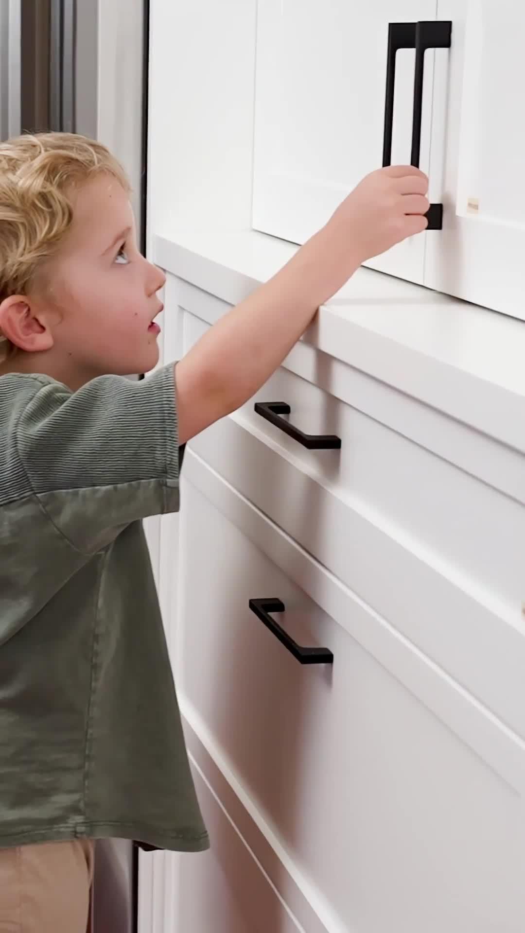 Image thumbnail 7 of 7 of Dreambaby Twist N Lock Multi-Purpose Latches 6 pack - Grey/White
