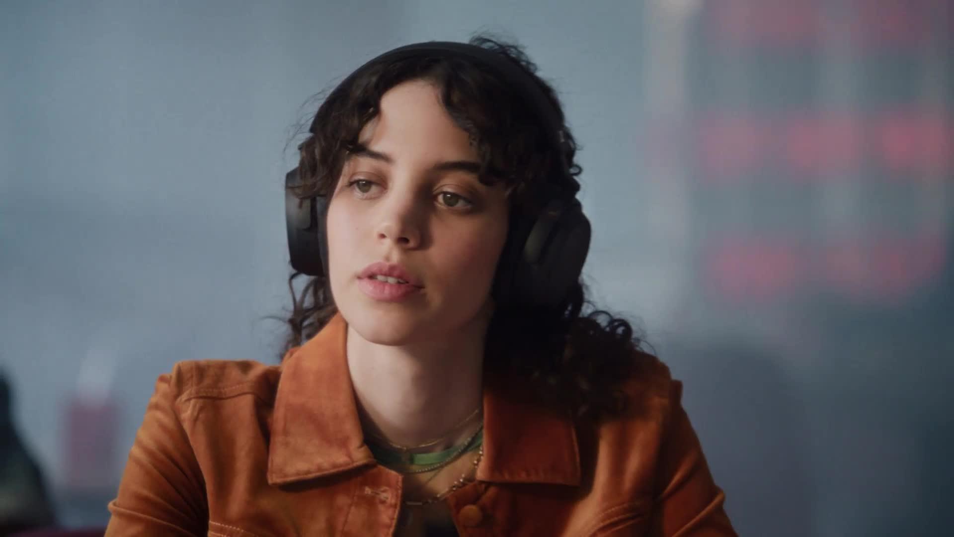 Video of sennheiser-accentum-plus-wireless-bluetooth-headphones
