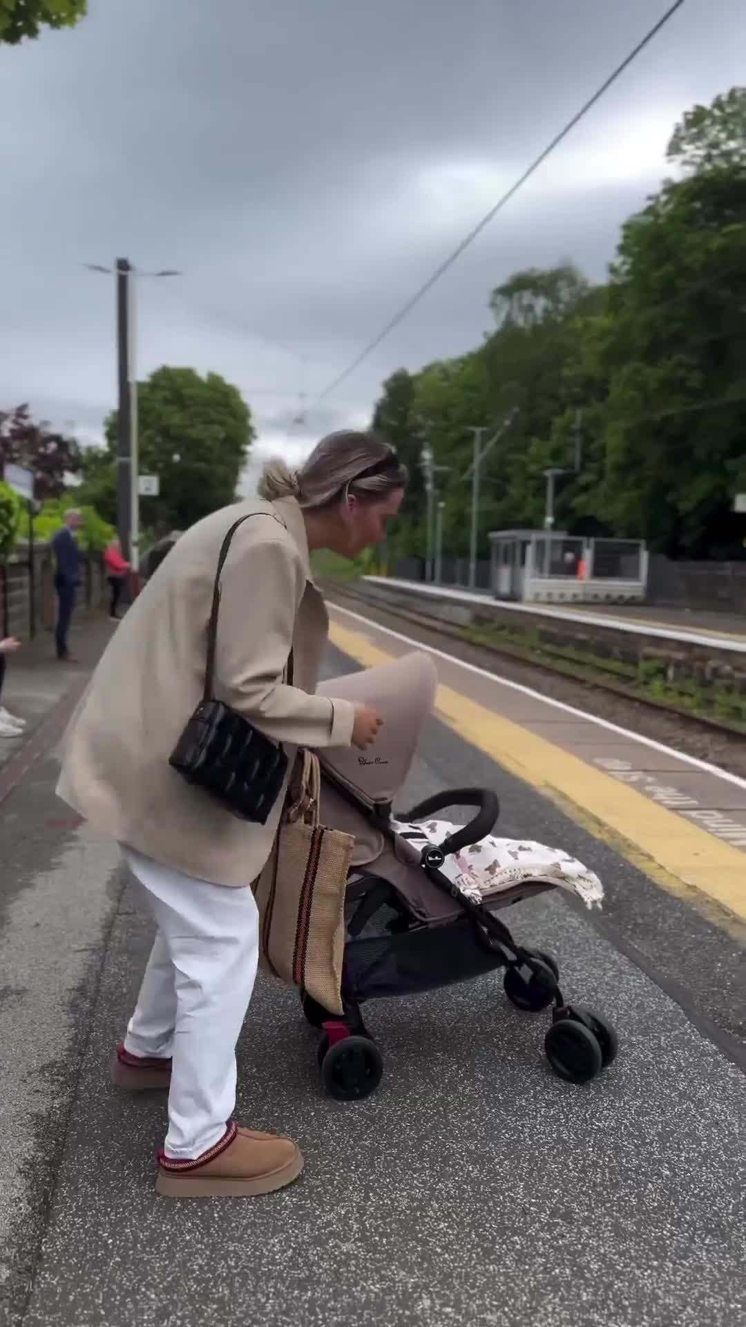 Video of silver-cross-pop-stroller-cobble