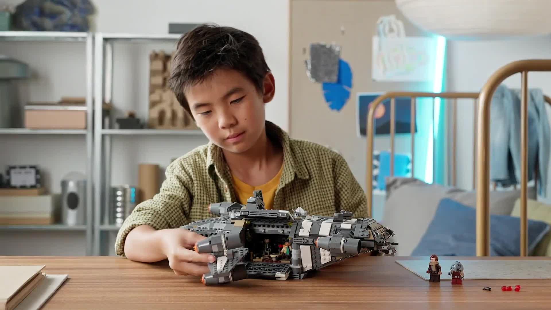 Video of lego-star-wars-skeleton-crew-the-onyx-cinder-75374