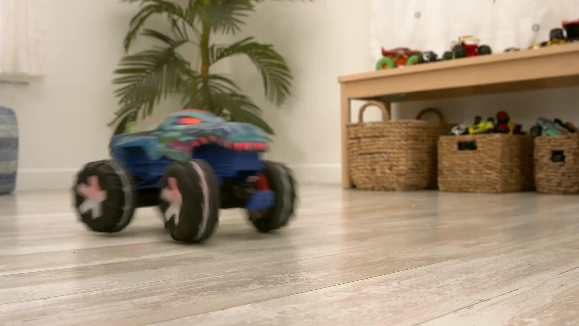 Video of hot-wheels-monster-trucks-115-mega-wrex-alive-remote-control-car