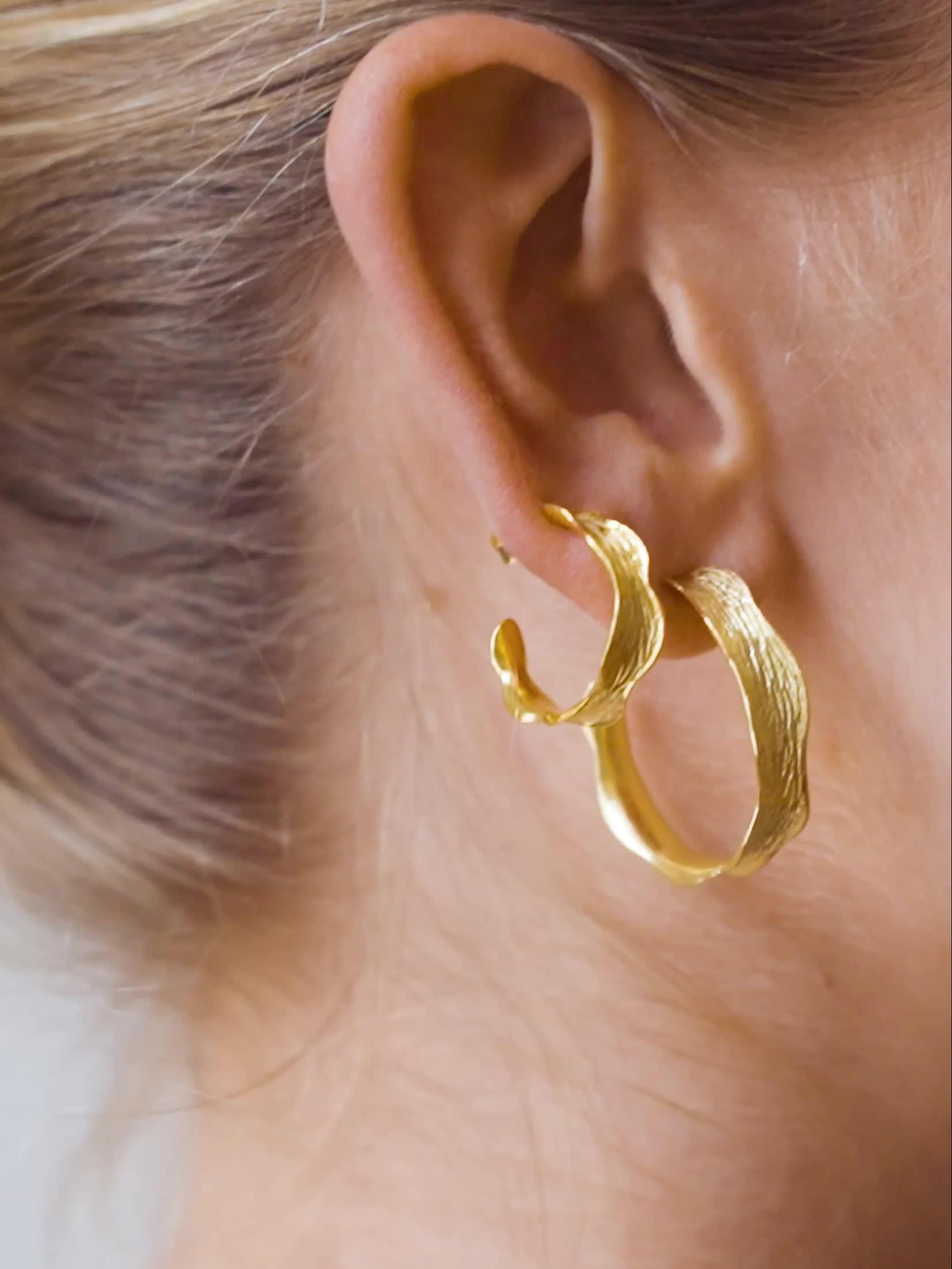 Video of enamel-copenhagen-small-ane-hoops-18ct-yellow-gold-plated-925-sterling-silver