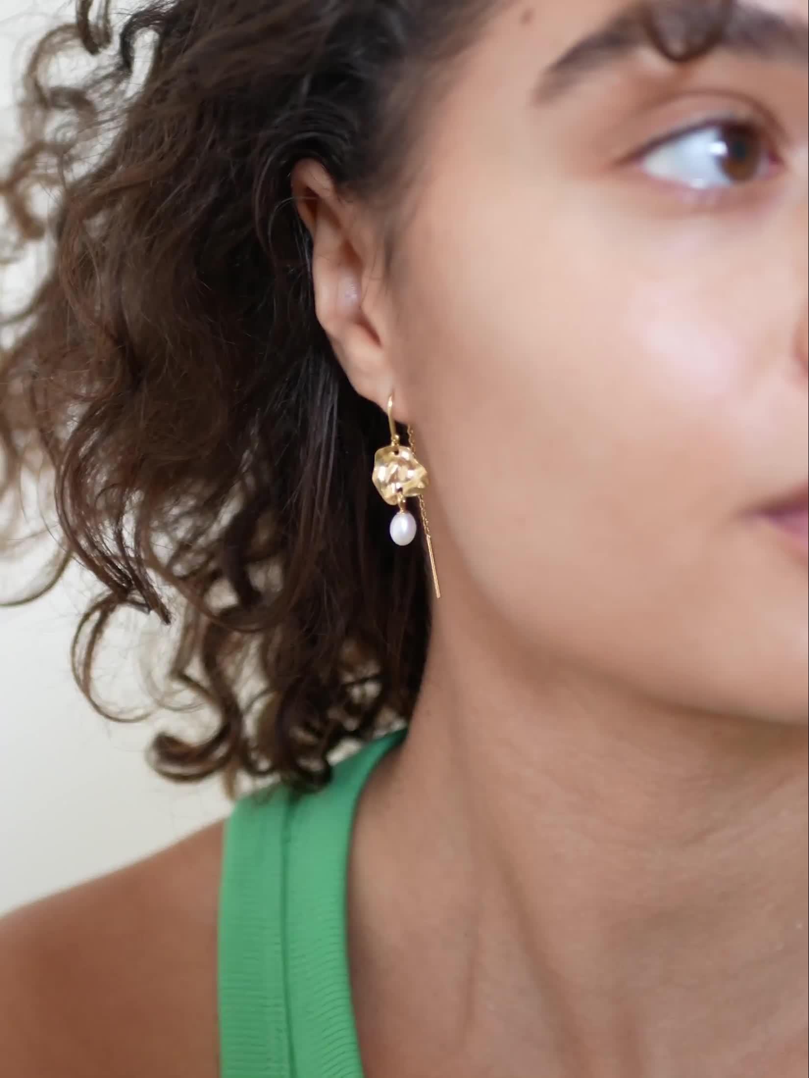 Video of enamel-copenhagen-kia-pearl-earrings-18ct-yellow-gold-plated-925-sterling-silver-and-pearl
