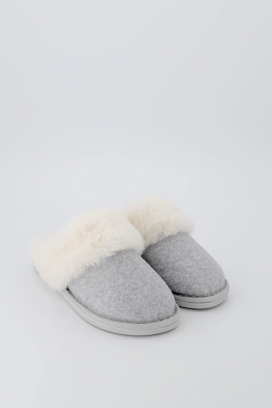 Video of everyday-closed-toe-mule-slipper-grey