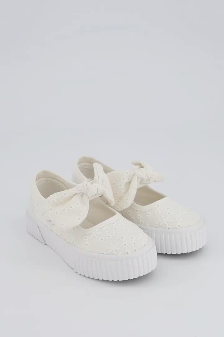 Video of everyday-girls-broderie-bow-mary-jane-pump-white