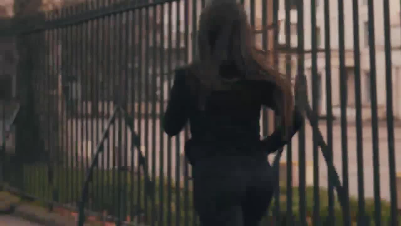 Video of active-woman-activate-strawberry-450g