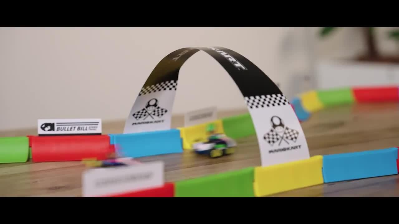 Image thumbnail 8 of 8 of Super Mario CARRERA RC - 2,4GHz Mario Kart Tabletop Racing Set - Mario &amp; Luigi