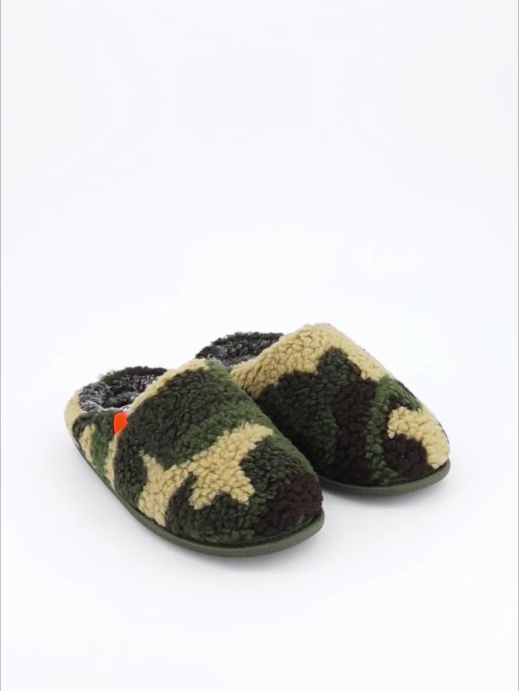 Video of the-very-collection-older-boys-camo-mule-slipper-green