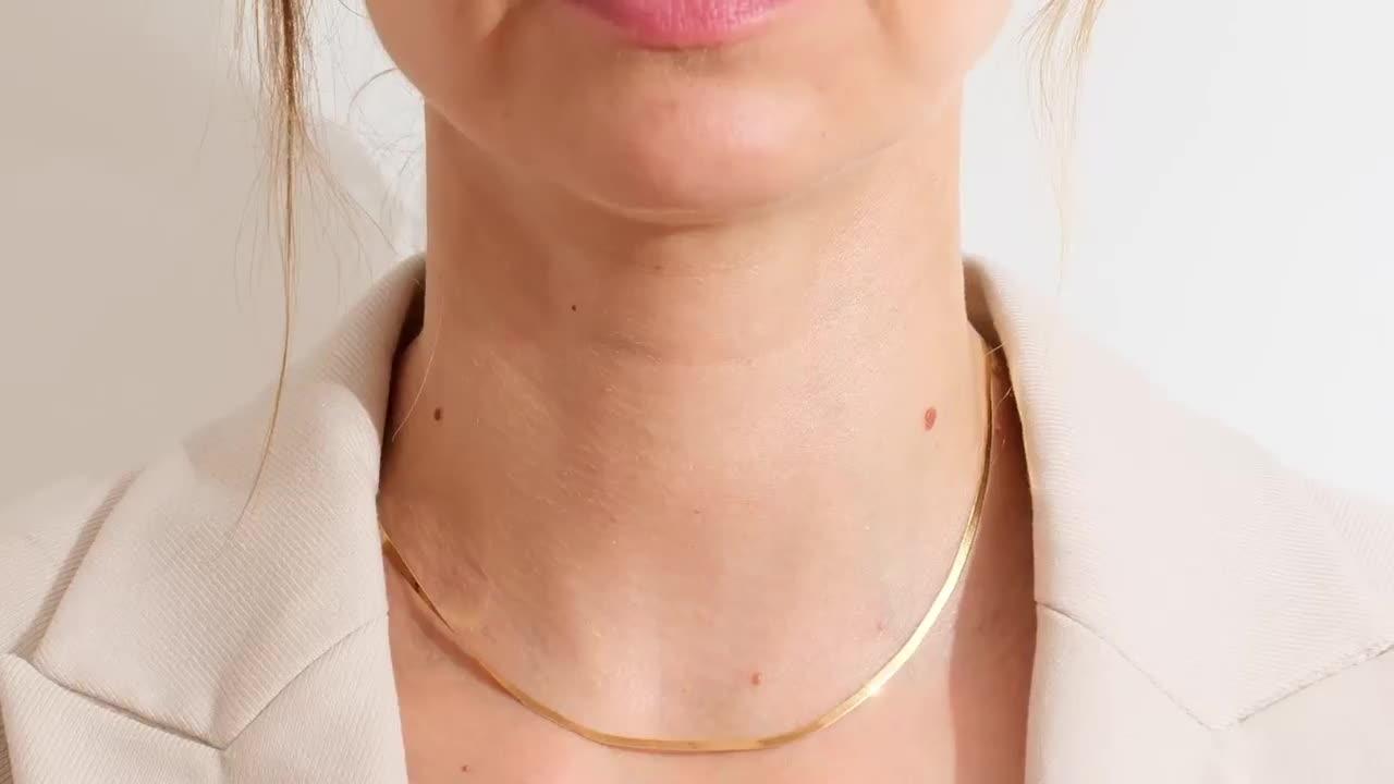 Video of the-love-collection-9ct-yellow-gold-herringbone-chain-necklace-16-2-inch