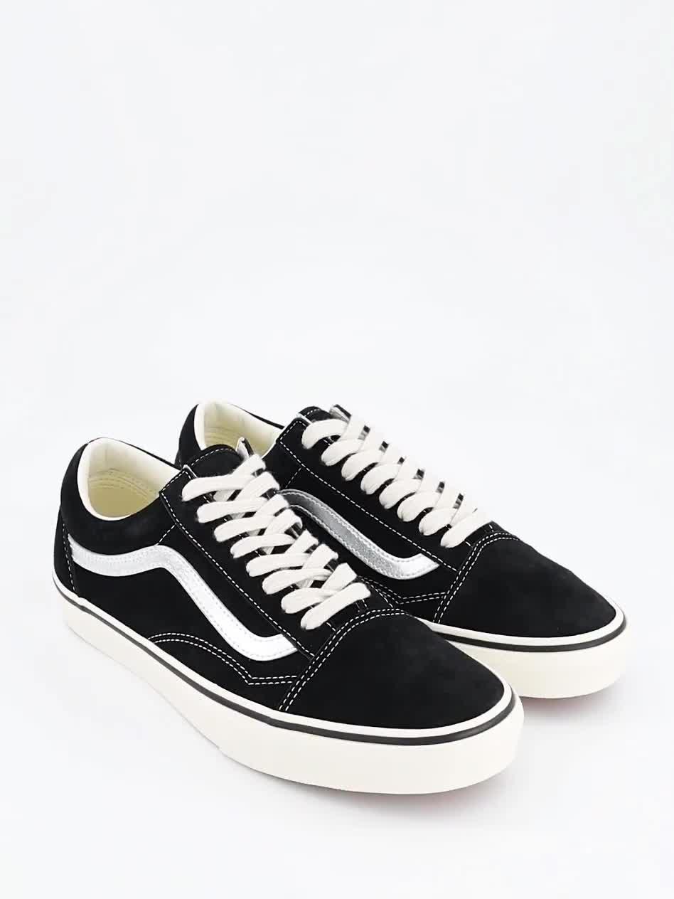 Video of vans-unisex-old-skool-black